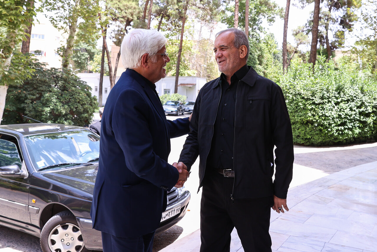 پشت پرده تاکید رسانه های قالیبافی بر استعفای عارف/ ماجرا چه بود؟ پشت پرده تاکید رسانه های قالیبافی بر استعفای عارف/ ماجرا چه بود؟