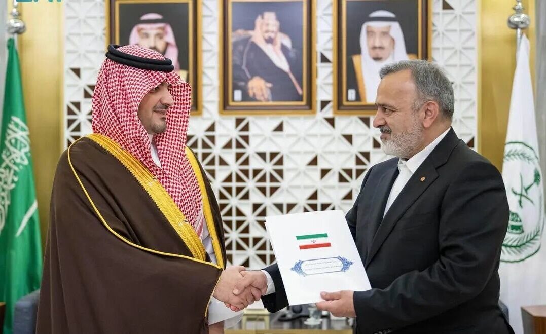 پیام رئیس جمهوری ایران به محمد بن سلمان تحویل وزیر کشور عربستان شد