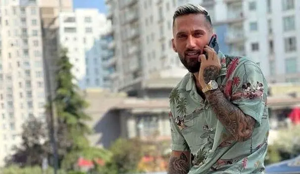 پیام صادقیان در ترکیه آجیل‌فروش شده است!