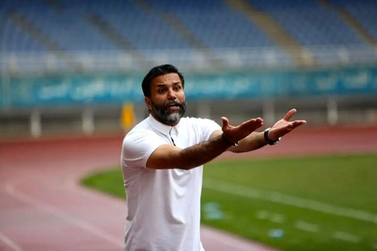 یواشکی نماز خواندن یک چهره فوتبالی خبرساز شد! /ویدیو