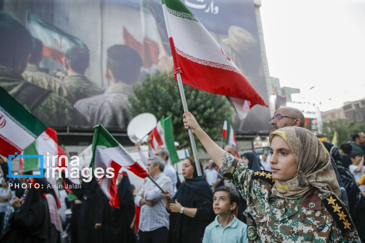 یک عکس متفاوت در نشریه دفتر رهبری + تصویر