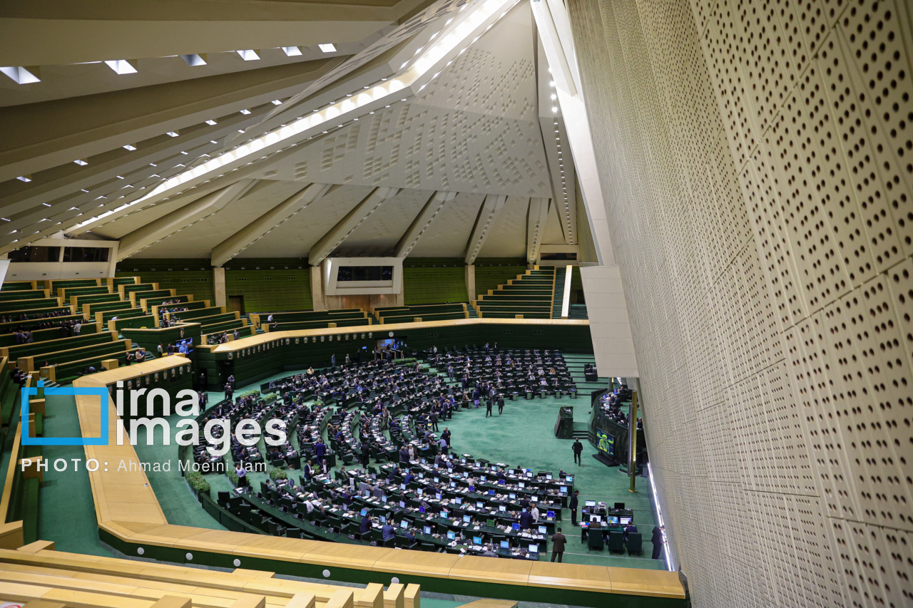 ۱۶ وزیر برای ارائه گزارش و پاسخ به نمایندگان به کمیسیونهای مجلس میروند ۱۶ وزیر برای ارائه گزارش و پاسخ به نمایندگان به کمیسیونهای مجلس میروند