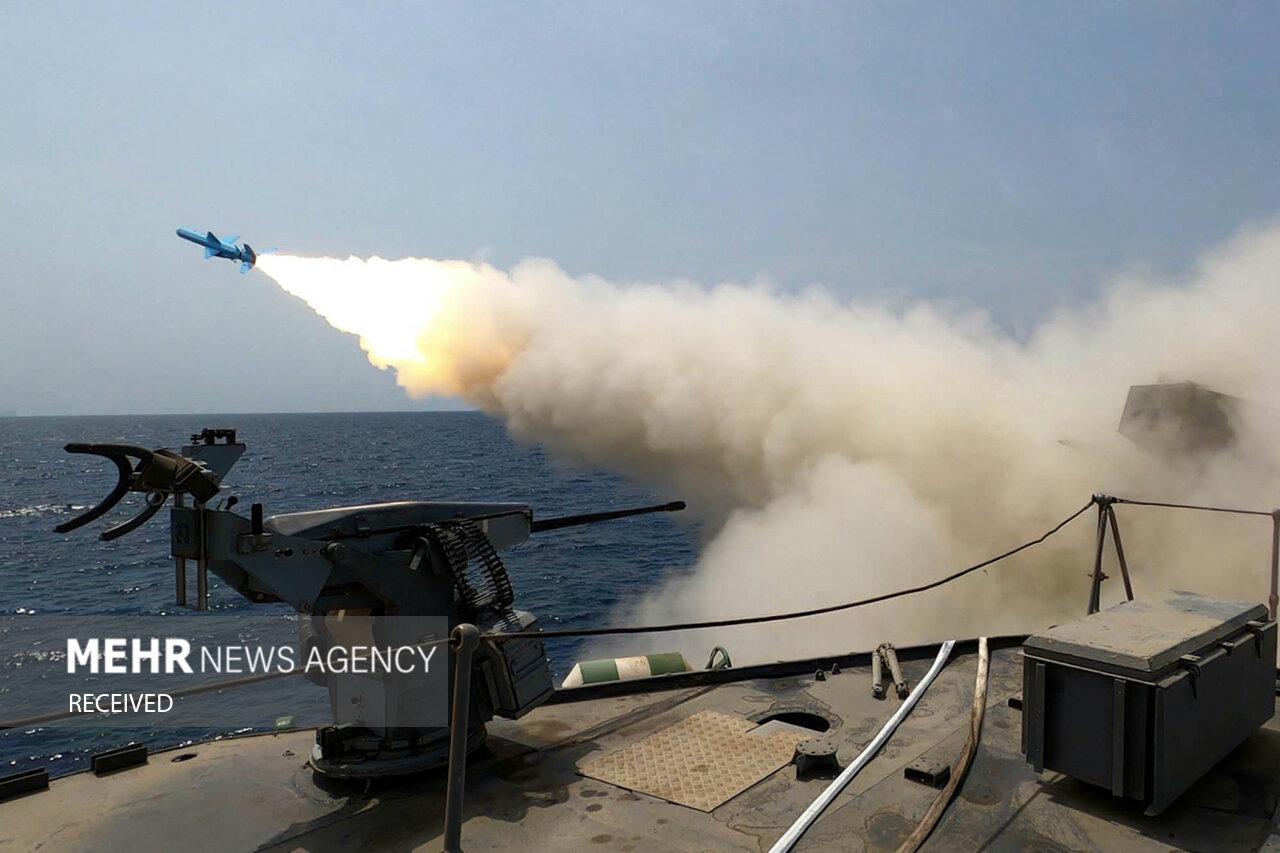 آغاز مرحله دوم رزمایش اقتدار نیروی دریایی سپاه/ شلیک انبوهی از موشکها آغاز مرحله دوم رزمایش اقتدار نیروی دریایی سپاه/ شلیک انبوهی از موشکها