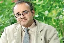 «اردشیر رستمی در کتاب‌باز: حرف زدن زیاد دلیل بر نزدیکی نیست+فیلم