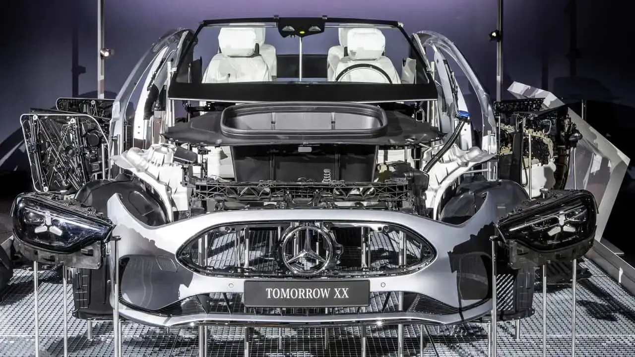 استفاده از قطعات بازیافتی به سبک مرسدس بنز