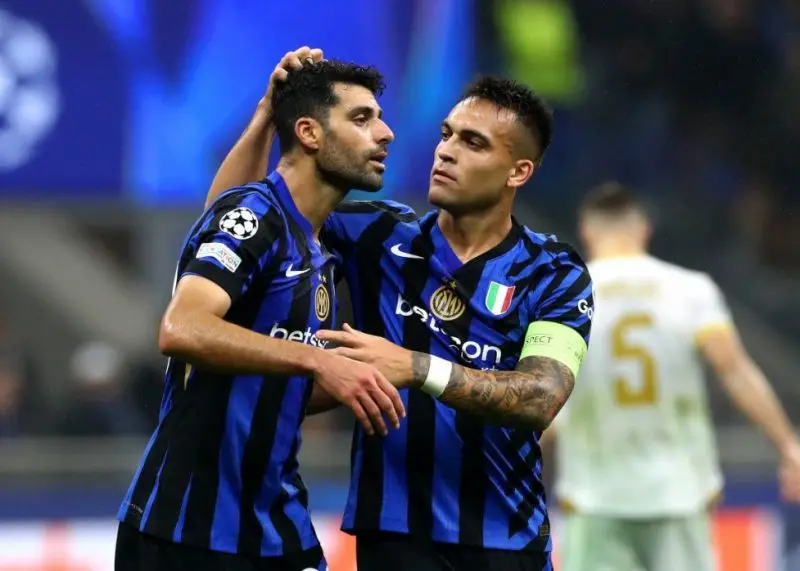 اینتر با آهنگ رضا بهرام، در به در دنبال طارمی میگردد/ویدیو اینتر با آهنگ رضا بهرام، در به در دنبال طارمی میگردد/ویدیو