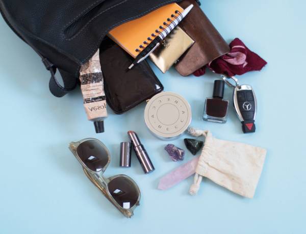 تو کیف خانم های باکلاس چه وسایلی هست؟