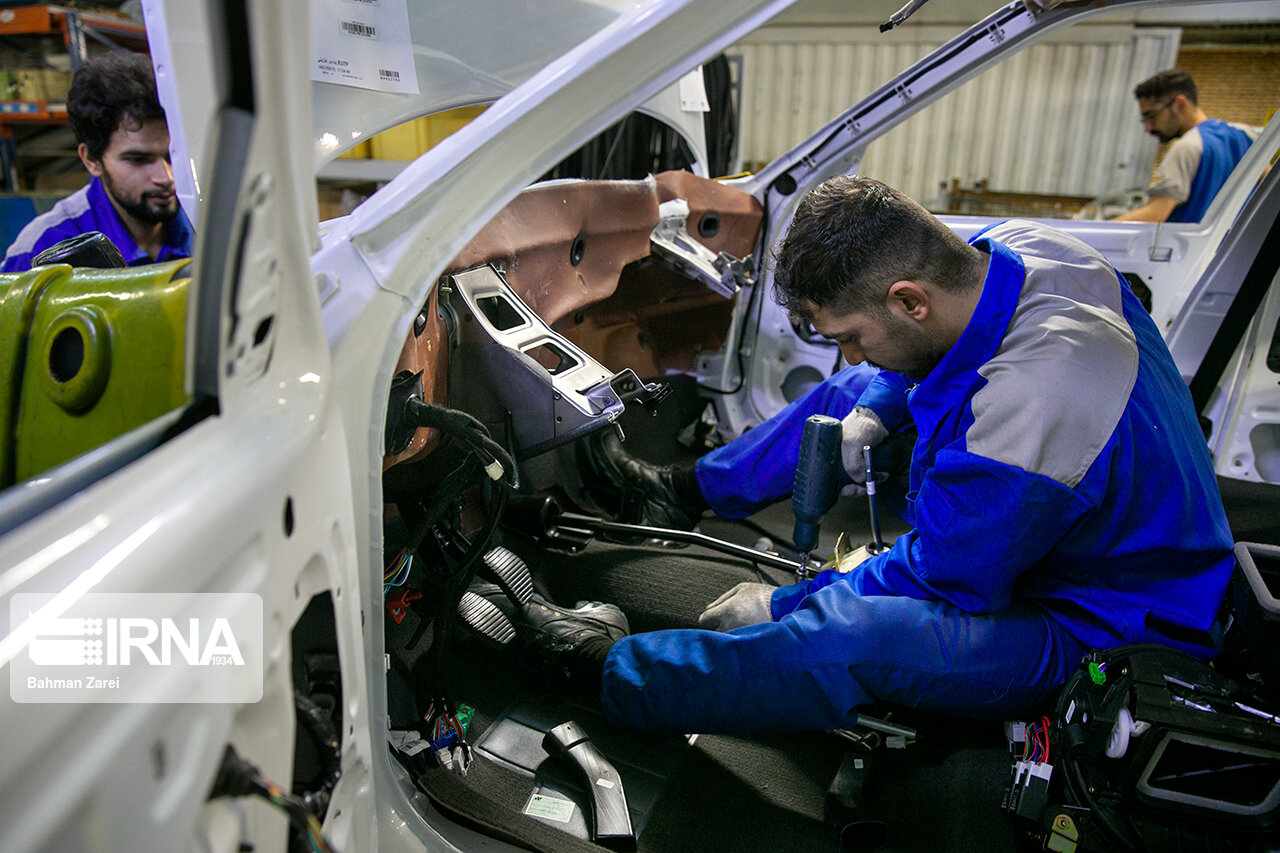تولید خودروهای سواری ۱۰ درصد کمتر از پارسال/گروه پژو پیشتاز تولید