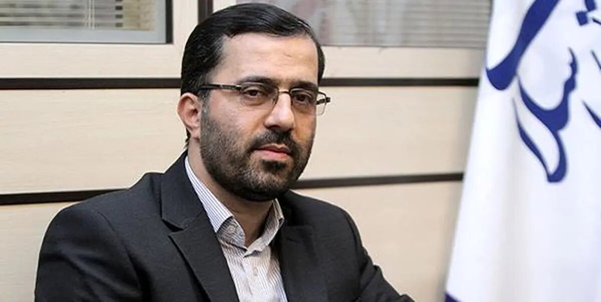 حمله عضو هیئت رئیسه مجلس به دولت/ بجای اظهارنظر درباره عدم ترمیم کابینه، در خصوص قیمت افسارگسیخته ارز و تورم شفاف‌سازی و پاسخ‌گویی کند