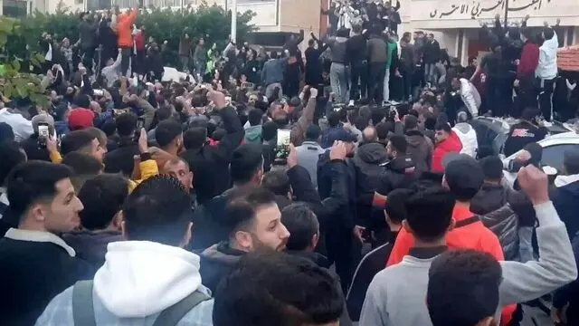 حمله نیروهای الجولانی به معترضان سوری + فیلم