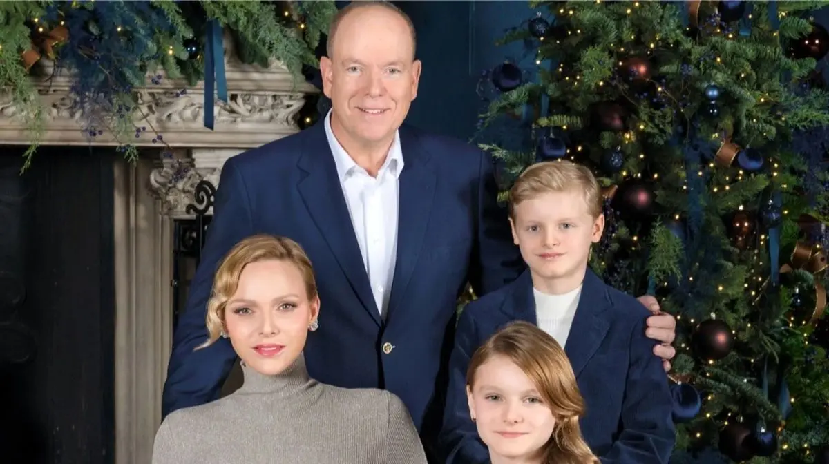 خانواده سلطنتی با فرش ایرانی لاجوردی به پیشواز کریسمس رفتند