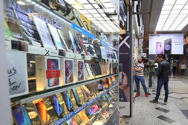 خرید موبایل‌های دست‌دوم اوج گرفت/ فروش موبایل نو از چرخه فروش خارج شد؟
