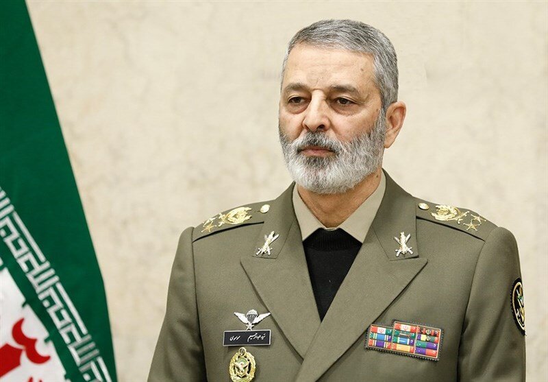دلتنگی سرلشکر موسوی برای سردار شهید باقری/ هنوز صندلی و میزش سرجایش است و کسی رویش نمی نشیند