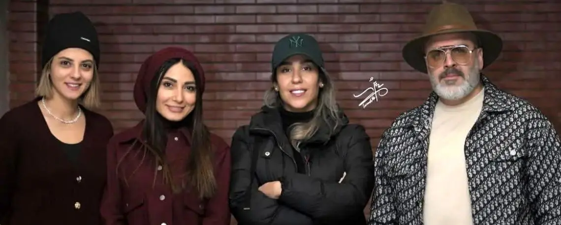 دورهمی بازیگران در نمایش «باران اسیدی»؛ از استایل متفاوت بهرنگ علوی تا حضور پسر سپند امیر‌سلیمانی!