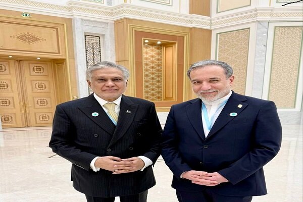 دیدار و گفتگوی وزرای خارجه ایران و پاکستان دیدار و گفتگوی وزرای خارجه ایران و پاکستان