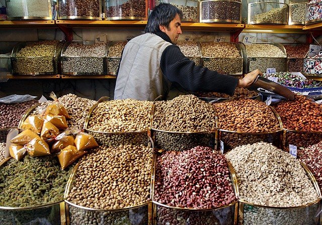 رئیس انجمن قطعه‌‍سازان: واردکنندگان قطعه، ارز نداشتند مجبور شدند آجیل صادر کنند / اقدام آنان منع‌قانونی ندارد