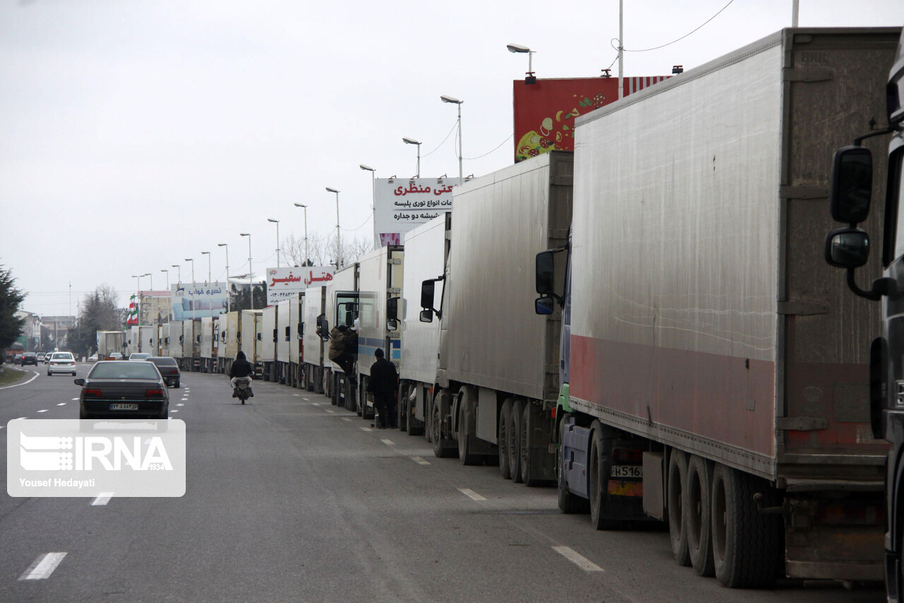 رتبه اول صادرات ایران در بین ۱۵ کشور همسایه مربوط به عراق است رتبه اول صادرات ایران در بین ۱۵ کشور همسایه مربوط به عراق است