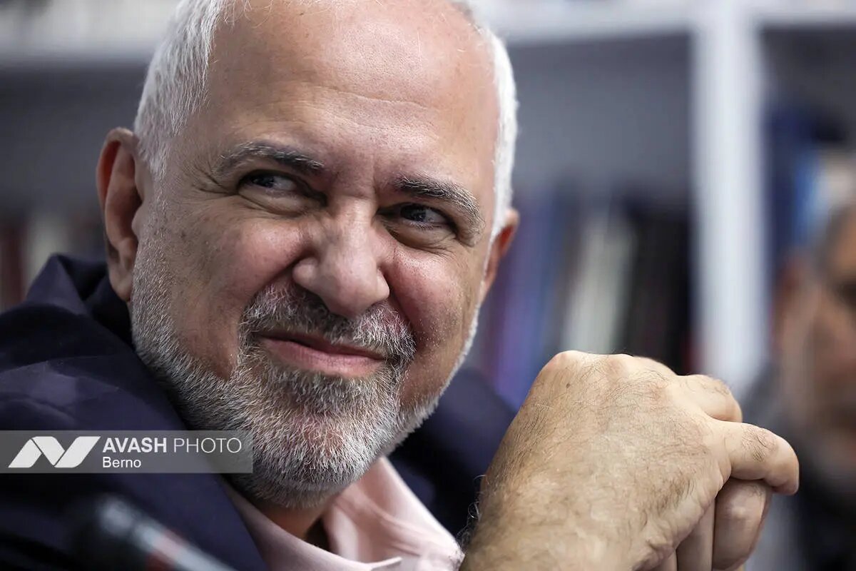 رمزگشایی ظریف از توییت ۱۲ سال پیش خود/ منظورم احمدی‌نژاد بود!