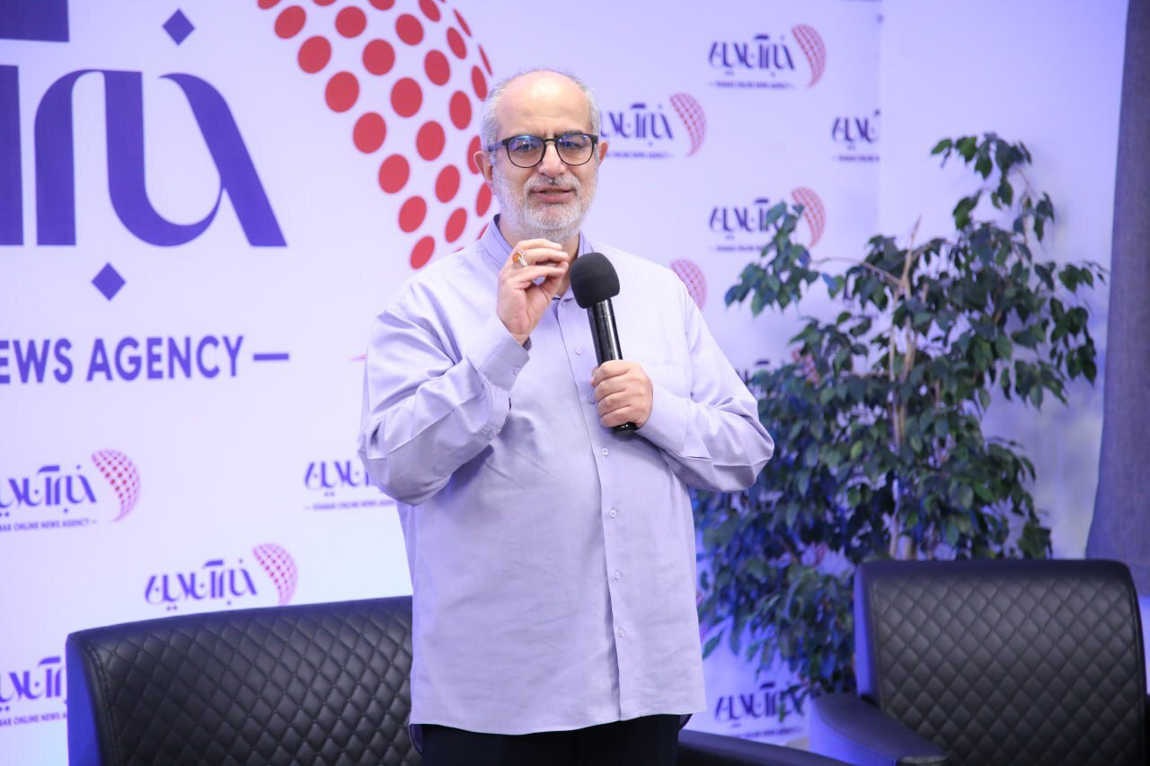 روایت «آشنا» از نقش فضای مجازی در انتخابات ۹۶/ می‌خواست مجوز شنود موبایل‌ها را از بالا بگیرد/ سعید امامی درباره سخنان مقامات ارشد کشور چه گفته بود؟