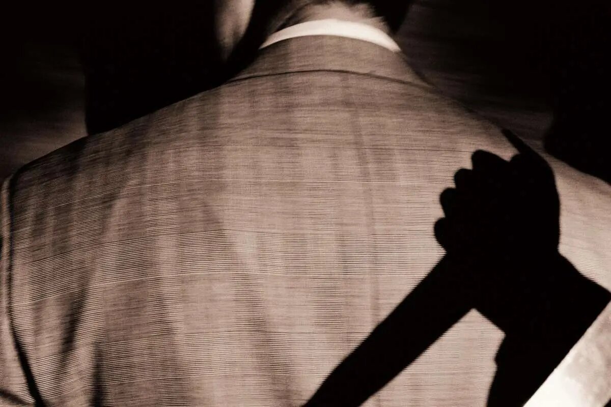 شوهرکشی هولناک در اشتهارد/ اذیت می‌کرد، وقتی خواب بود با تیشه او را کشتم!