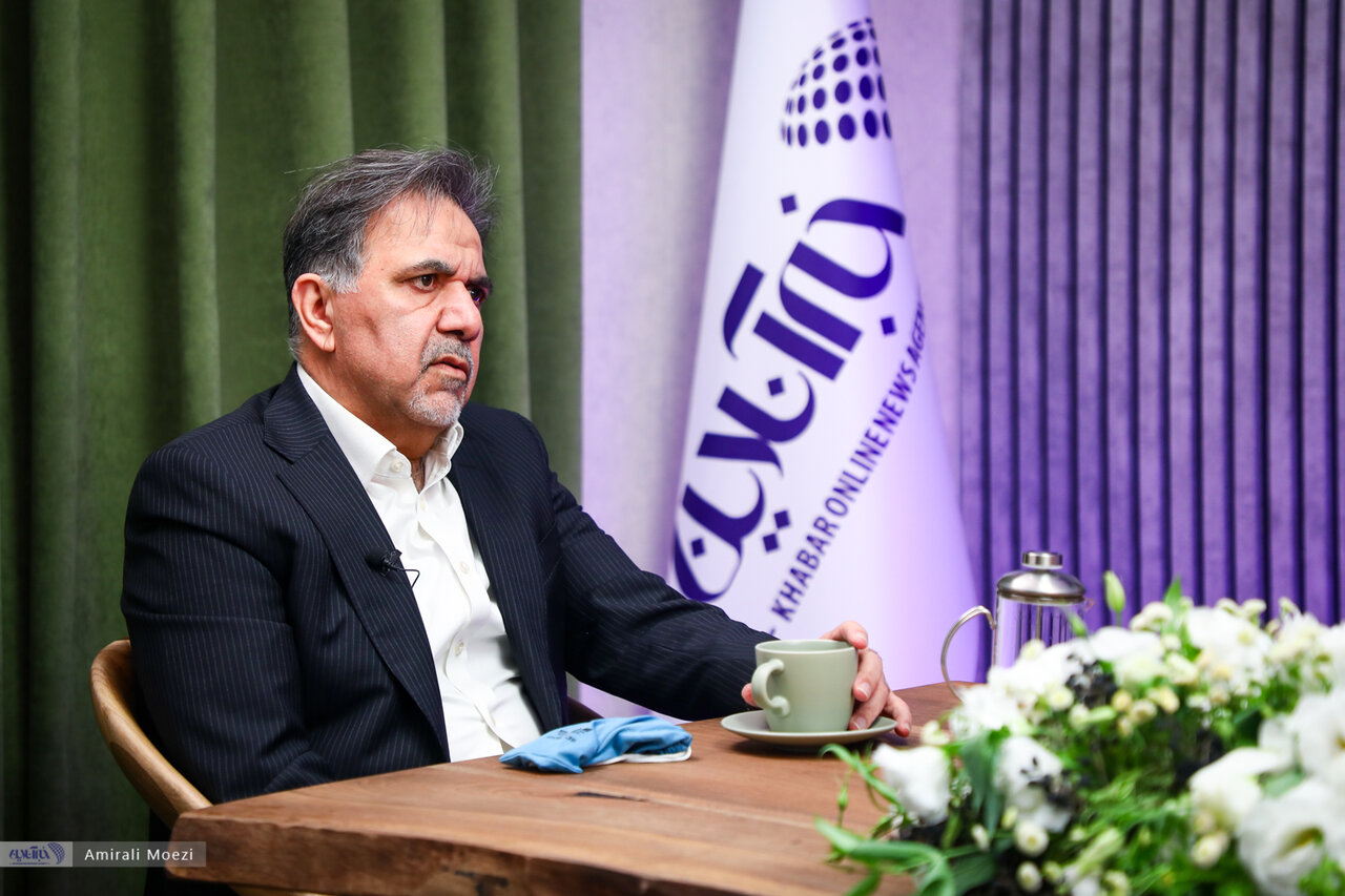 عباس آخوندی: تماشای تلویزیون ایران عین مبارزه با نفس است