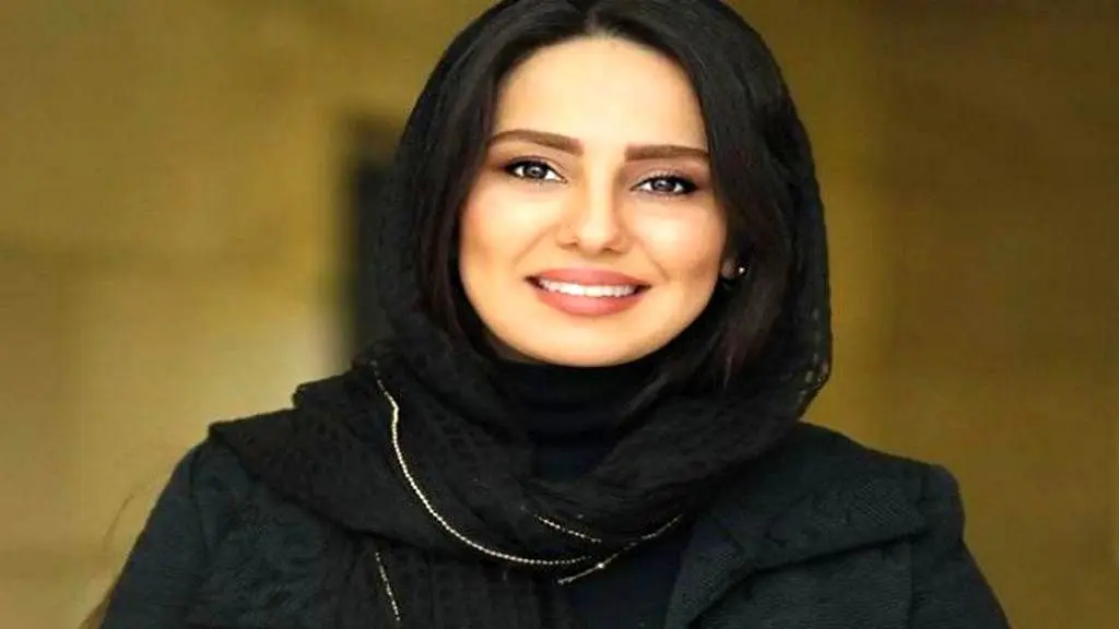 عکس خاص شیدا یوسفی با تیپ سنتی و حیوان خانگی اش