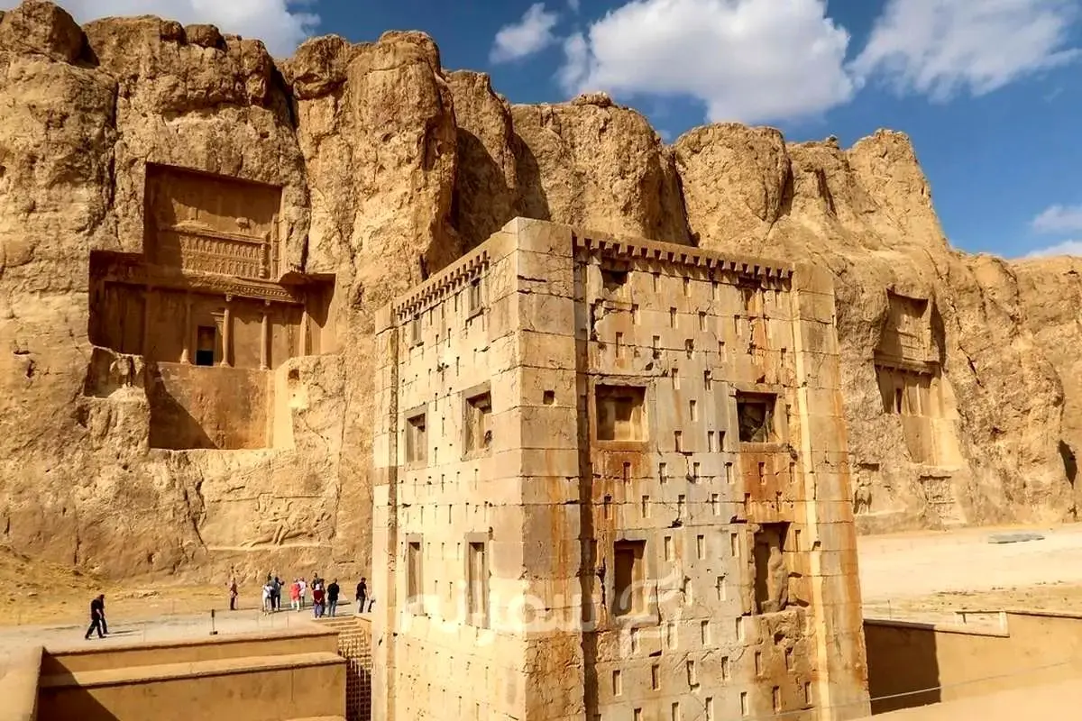 فرونشست در دو قدمی نقش رستم و کعبه زرتشت