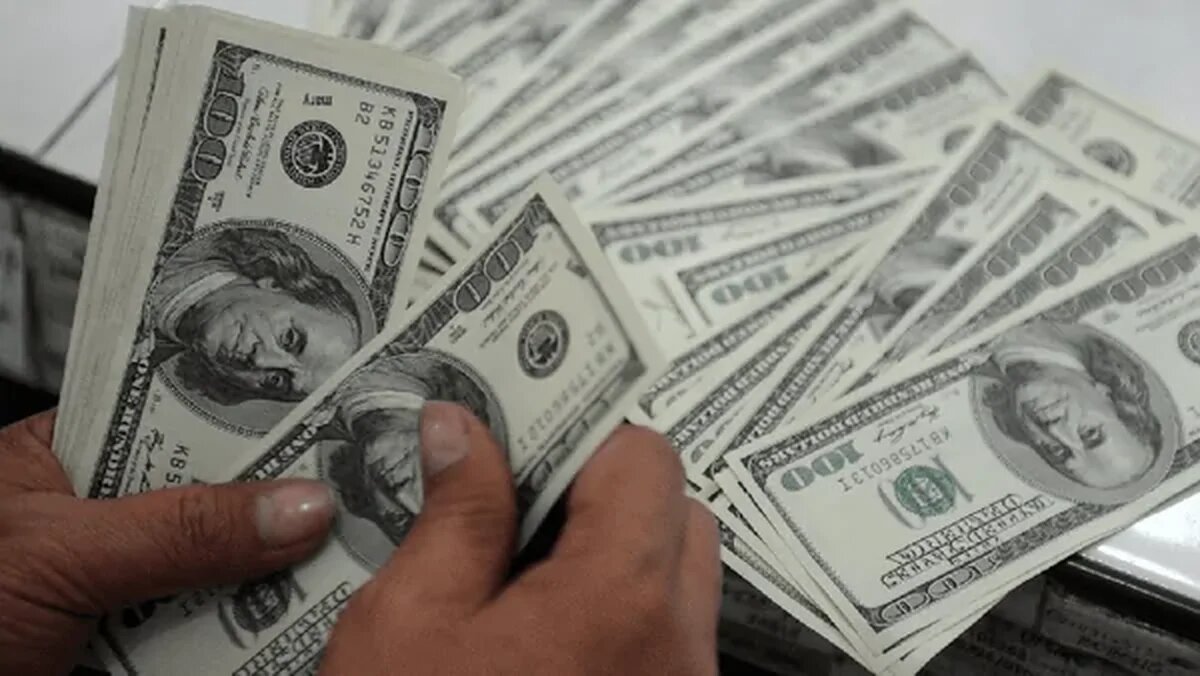 قیمت دلار، یورو و سایر ارزها امروز ۱۶ دی/ حواله دلار یکباره ۴۴ هزار تومان گران شد،اسکناس دلار از ۱۴۵ هزار تومان گذشت قیمت دلار، یورو و سایر ارزها امروز ۱۶ دی/ حواله دلار یکباره ۴۴ هزار تومان گران شد،اسکناس دلار از ۱۴۵ هزار تومان گذشت