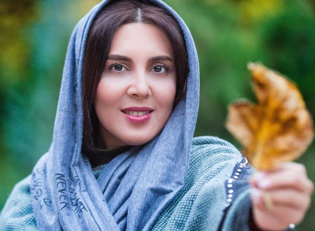 لیلا بلوکات موهایش را فر کرد