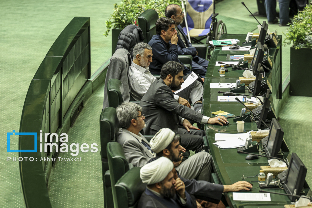 موافقت مجلس با تعیین نرخ رجیستری تلفن همراه در لایحه بودجه