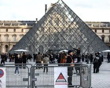 موزه لوور پاریس در آستانه تعطیلی