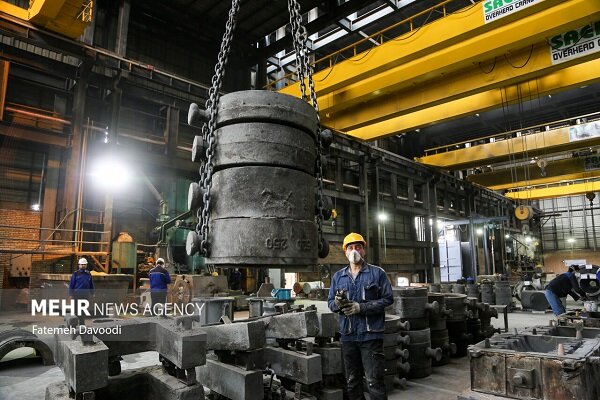 نفس مصنوعی به تولید؛ روایت فعالان اقتصادی از چالش‌های آبان