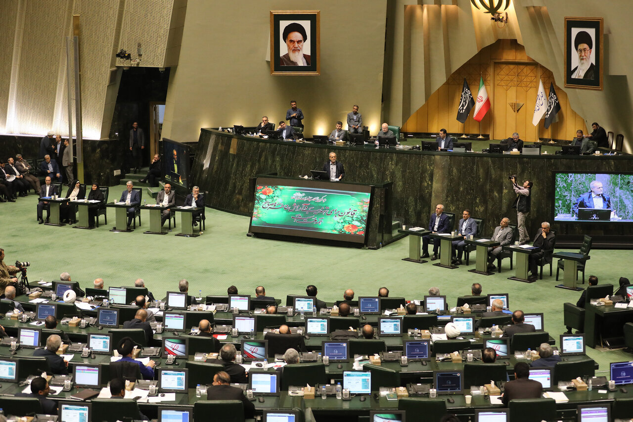 نماینده مجلس: دولت و مجلس باید شجاعت ایجاد تغییرات ساختاری را داشته باشند/ رئیس جمهور فردی صادق، درستکار و مردمی است