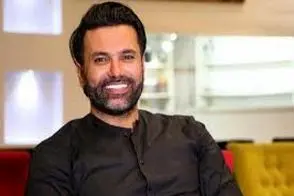 نیکبخت با تاکتیک علی منصوریان از پوشاک ایرانی حمایت کرد!/ویدیو