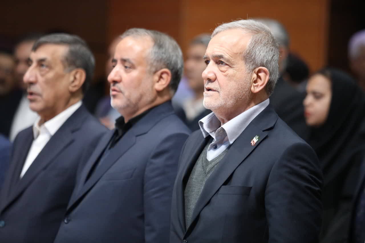 پزشکیان: اعتماد به مردم موتور پیشرفت و حل مشکلات است پزشکیان: اعتماد به مردم موتور پیشرفت و حل مشکلات است