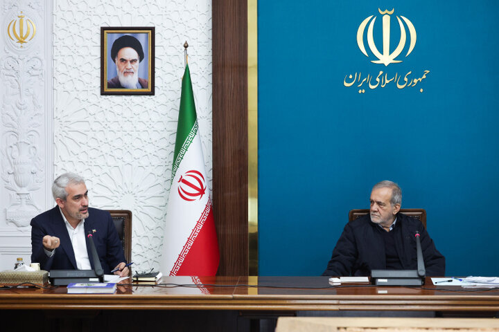 پزشکیان: تضعیف داخلی در شرایط فشار بیرونی به کشور آسیب جدی میزند/ در داخل گاهی به جای پشتیبانی، برخی مواضع و اقدامات موجب تضعیف و آسیب میشود پزشکیان: تضعیف داخلی در شرایط فشار بیرونی به کشور آسیب جدی میزند/ در داخل گاهی به جای پشتیبانی، برخی مواضع و اقدامات موجب تضعیف و آسیب میشود