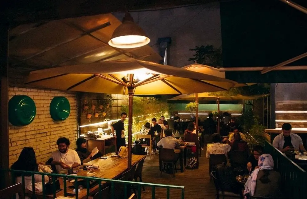 کافه‌داری با طعم بیکاری؛ شغلی که از دلِ بحران، روایت می‌سازد