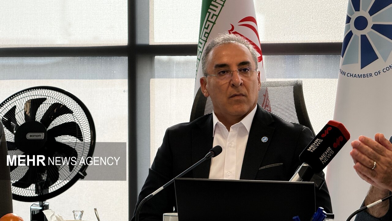 کامیون‌های ایرانی به‌دلیل استاندارد پایین اجازه خروج از مرز را ندارند