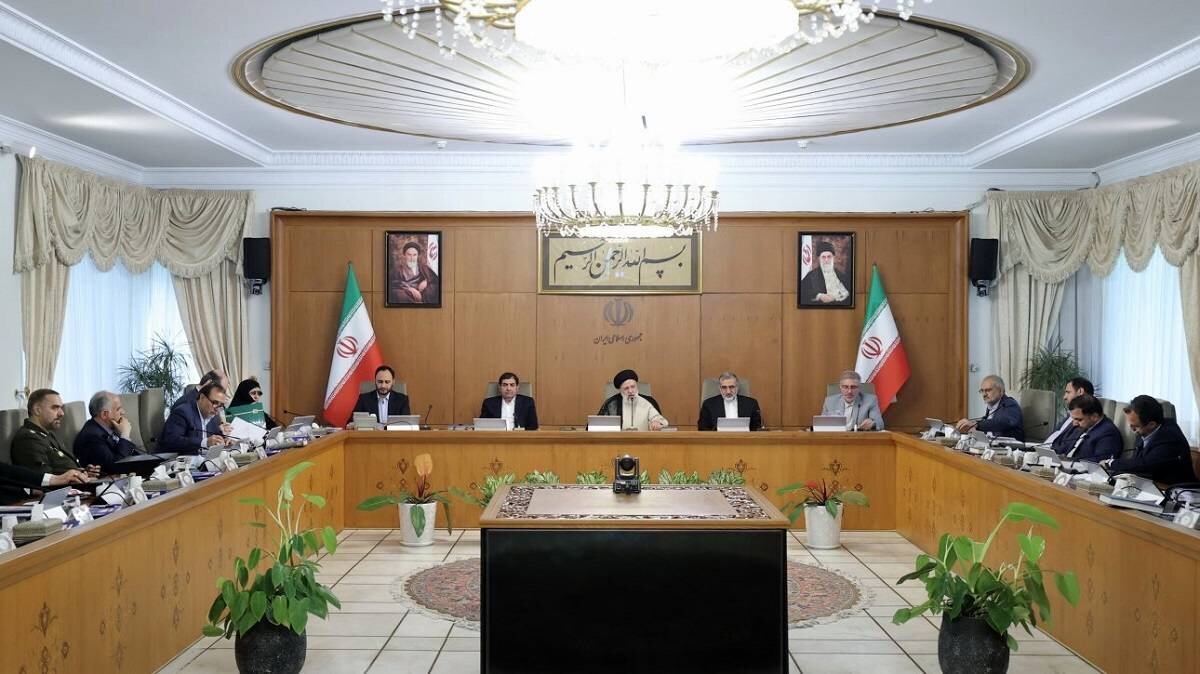 کیهان: 2 وزیر دولت رئیسی در همان یکسال اول نشان دادند کارآمد نیستند و به همین دلیل برکنار شدند