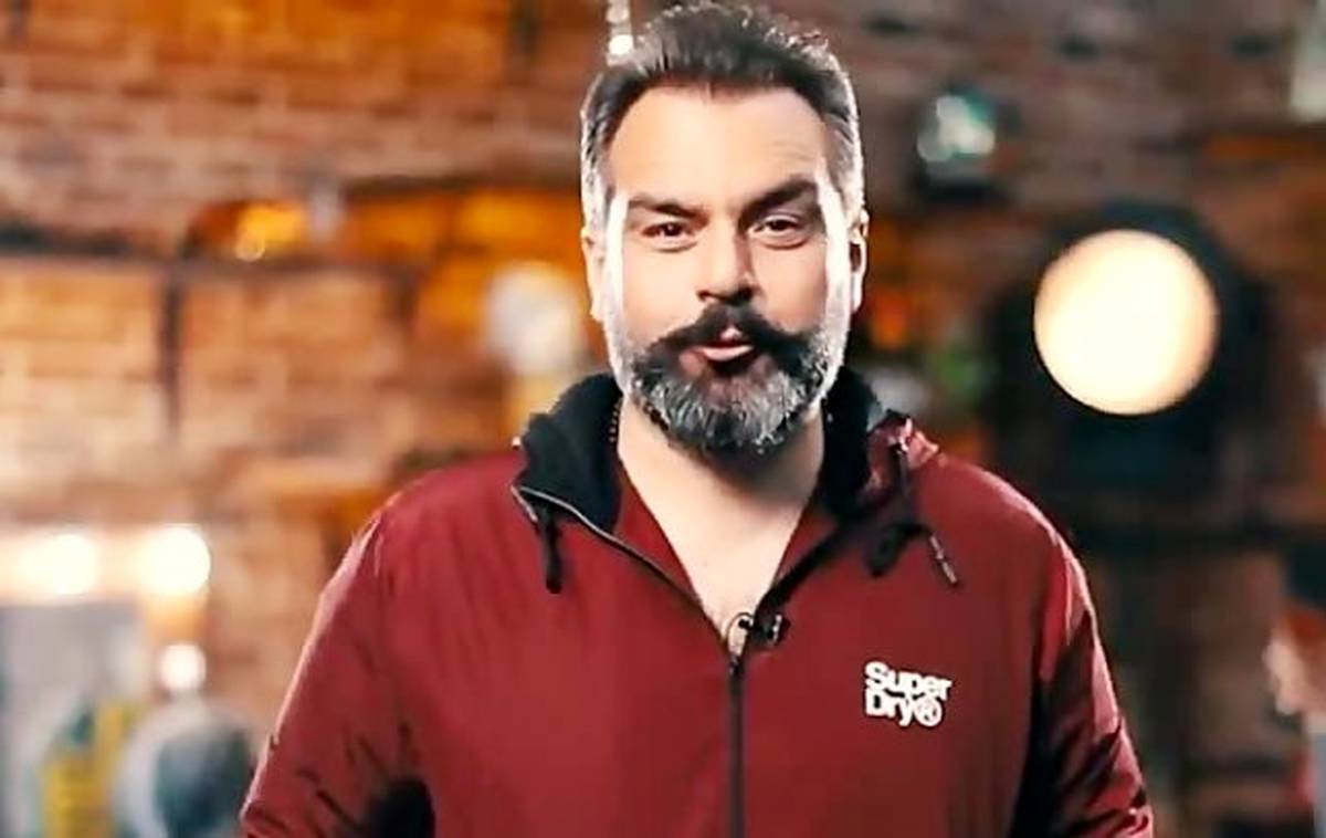 بغض زیبای شهرام قائدی امشب با شنیدن صدای همسر و دخترش+فیلم بغض زیبای شهرام قائدی امشب با شنیدن صدای همسر و دخترش+فیلم