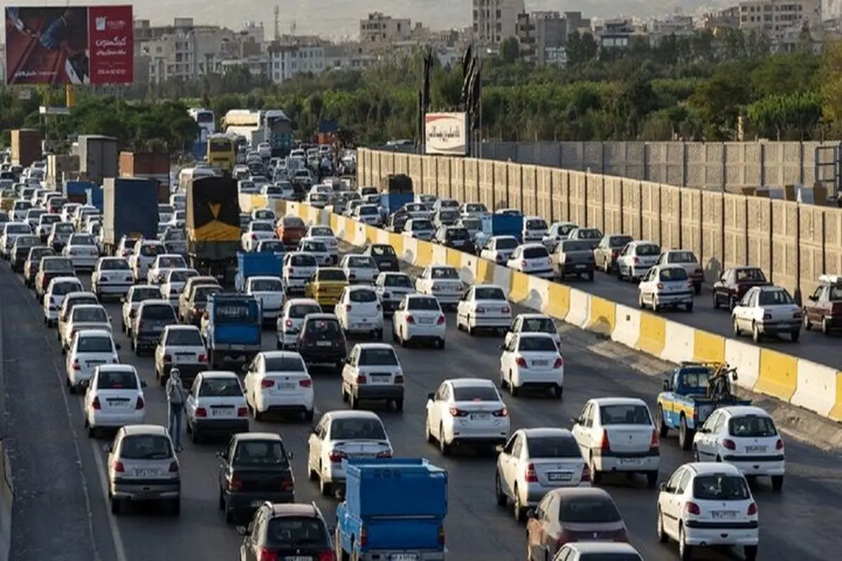 ترافیک سنگین در این آزادراه ترافیک سنگین در این آزادراه
