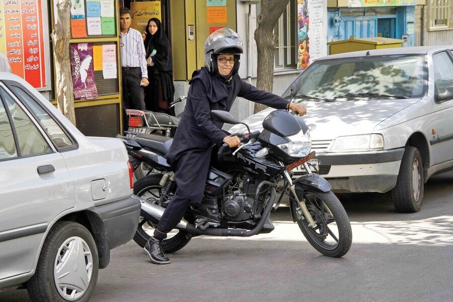 جزئیات جدید درباره صدور گواهینامه موتورسیکلت برای بانوان