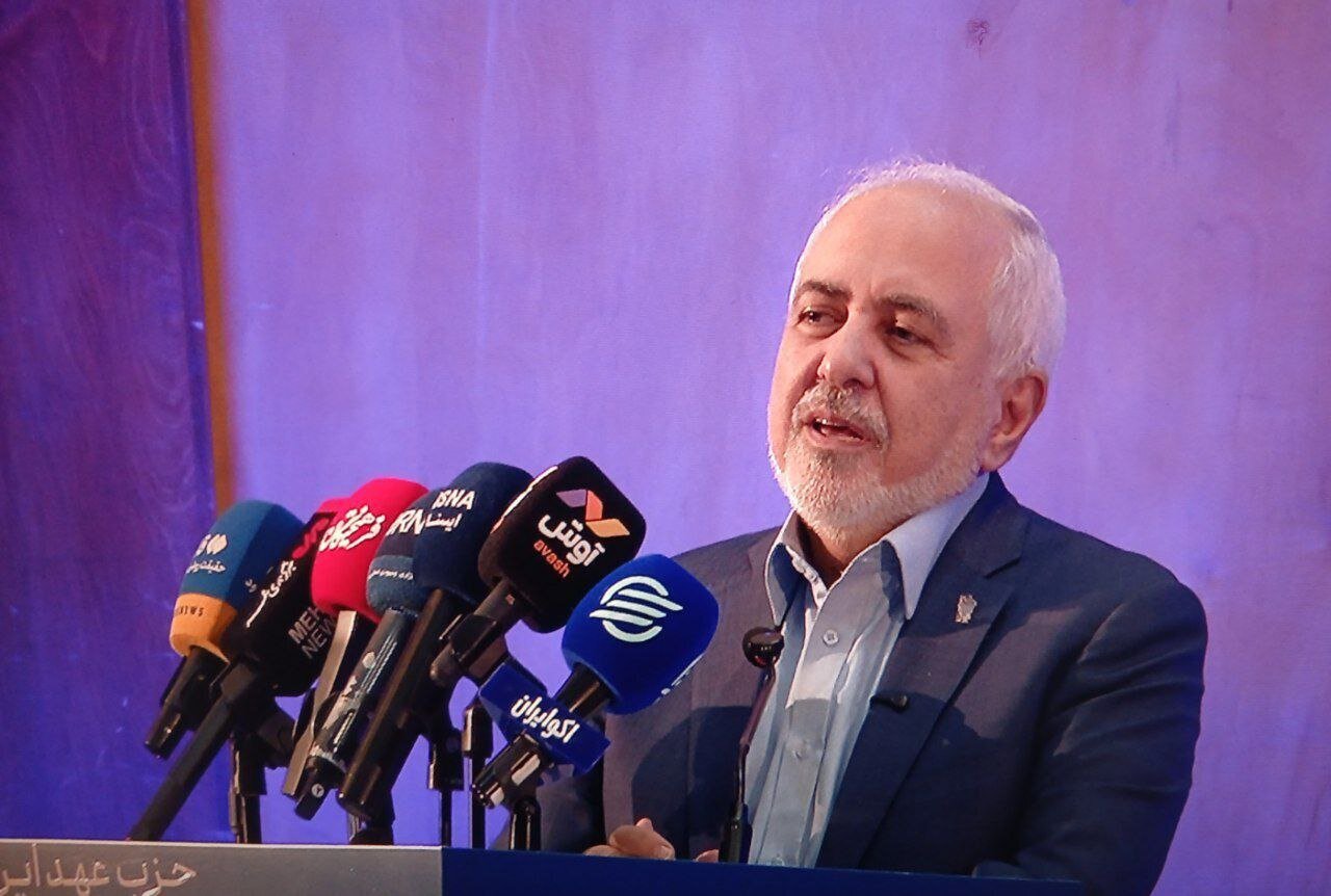 ظریف: بازیگران منطقه ای ثبات ایران را مهم می دانند/ اهداف راهبردی آمریکا، اسرائیل و منطقه یکسان نیستند/ تجربه مذاکرات قطعنامه ۵۹۸ می‌تواند الگو باشد