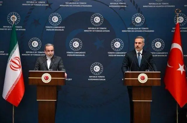 عراقچی: مذاکرات باید عادلانه و منصفانه باشد؛ هرگز درباره مسائل دفاعی مذاکره نمیکنیم عراقچی: مذاکرات باید عادلانه و منصفانه باشد؛ هرگز درباره مسائل دفاعی مذاکره نمیکنیم