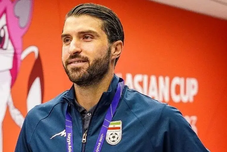 عکس‌های کریسمسی کریم انصاری‌فرد با همسر و فرزندانش