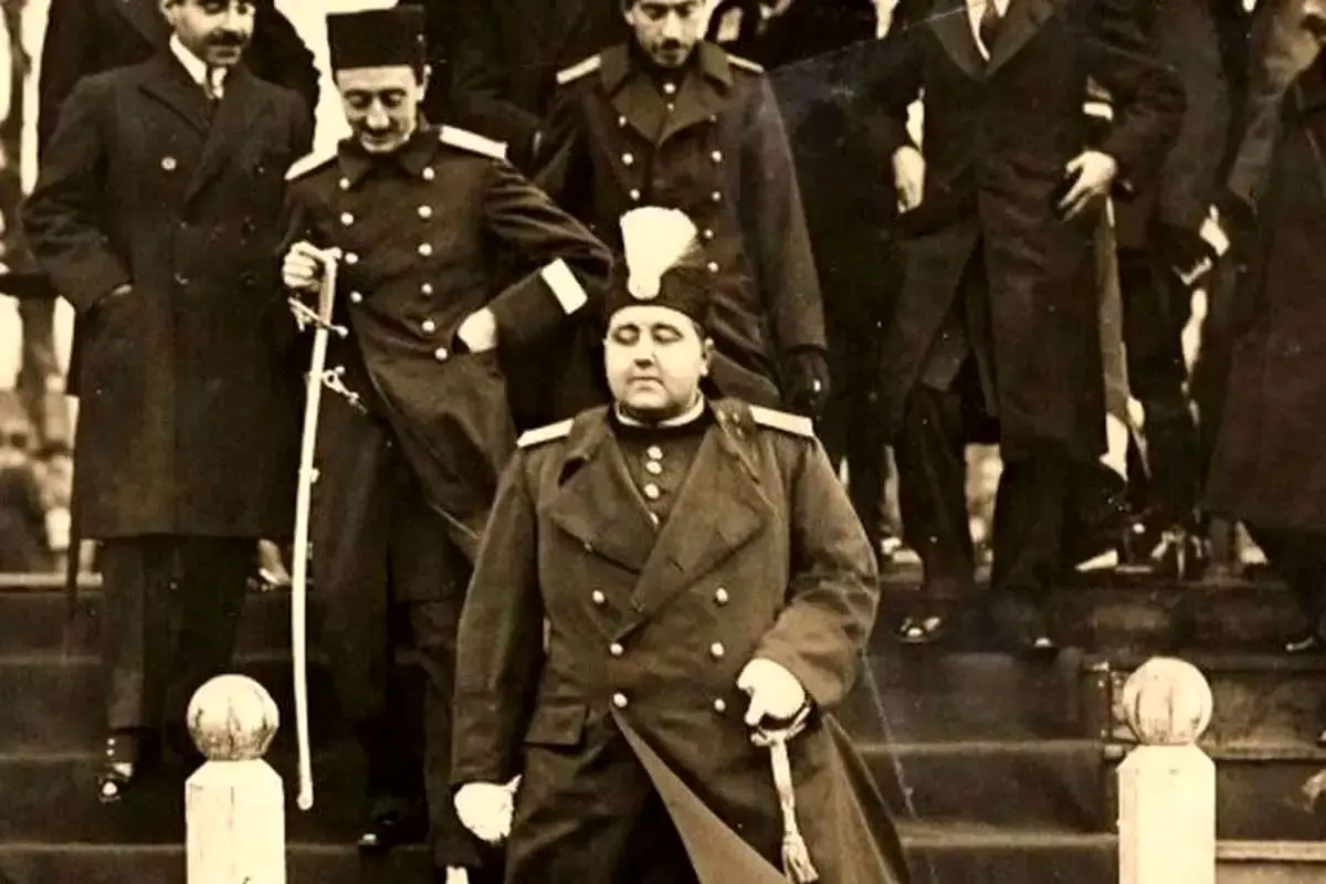 قابی دیده نشده از فرزندان احمدشاه قاجار در دهه ۱۳۰۰ قابی دیده نشده از فرزندان احمدشاه قاجار در دهه ۱۳۰۰