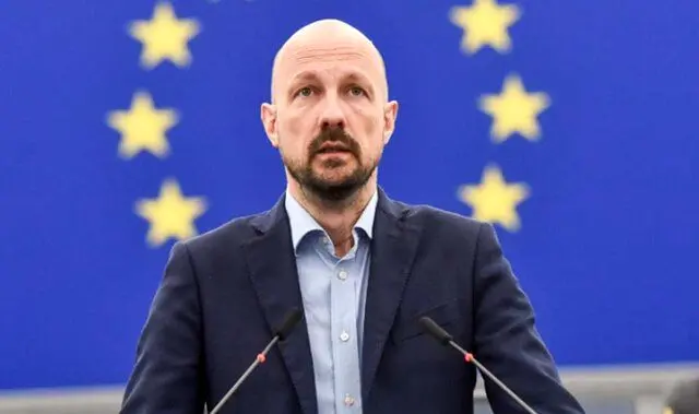 هشدار عضو پارلمان اروپا: اروپا نباید در برابر تهدیدات ترامپ خاموش بماند هشدار عضو پارلمان اروپا: اروپا نباید در برابر تهدیدات ترامپ خاموش بماند