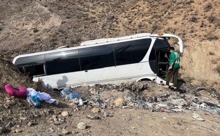 واژگونی یک دستگاه اتوبوس در جاده هراز واژگونی یک دستگاه اتوبوس در جاده هراز