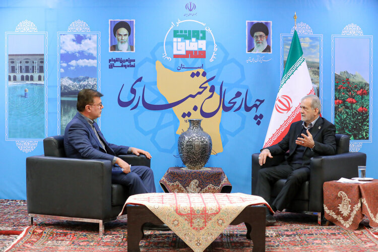 پزشکیان: اگر مردم نباشند یعنی هیچ چیز نداریم/ برخی می‌گویند آینده خراب است و ناامید می‌شوند و عده‌ای می‌روند، اما…