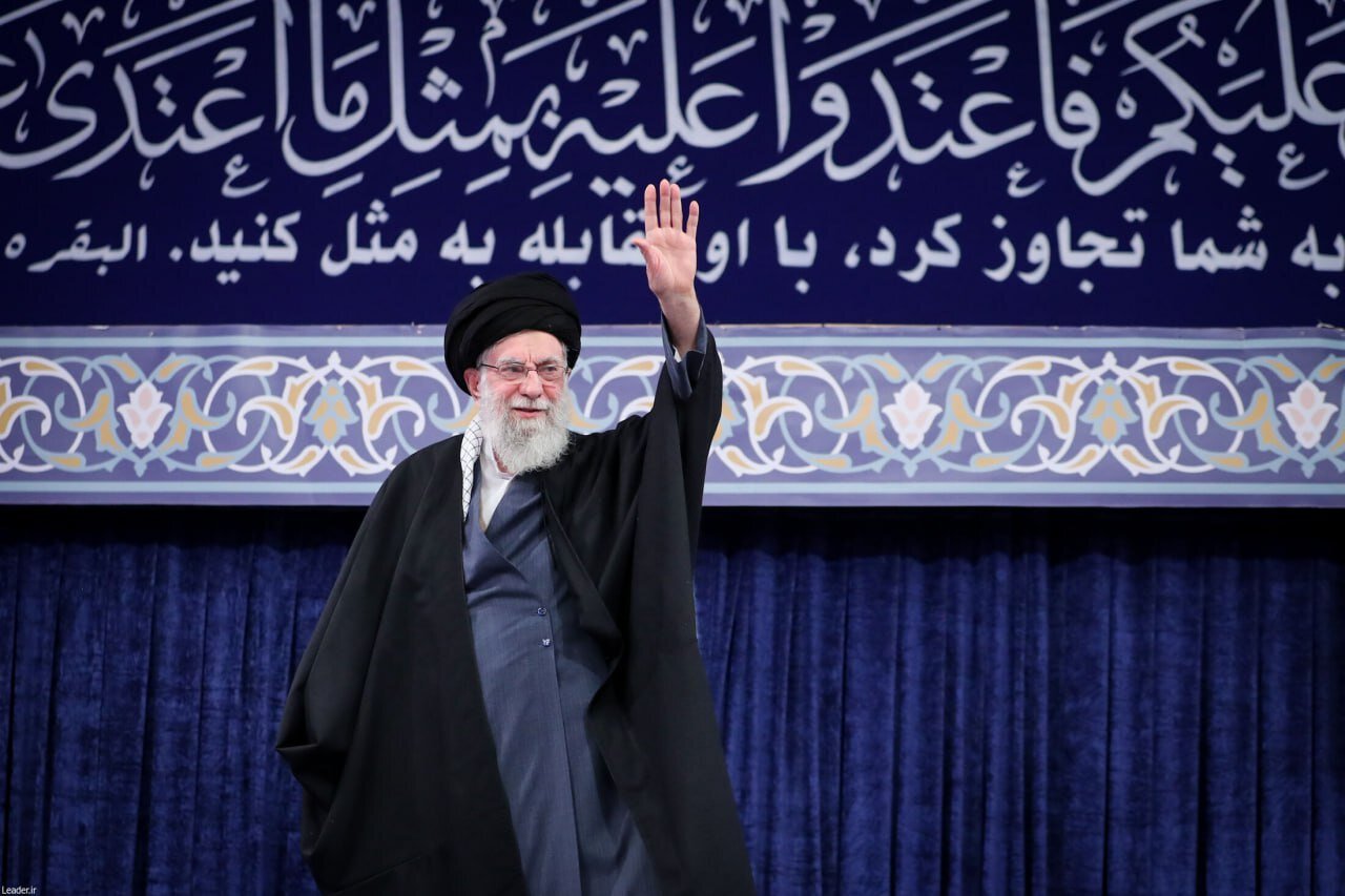 آیه معنادار نصب شده در محل دیدار امروز رهبری + عکس آیه معنادار نصب شده در محل دیدار امروز رهبری + عکس